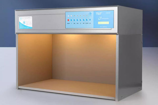 光源色温的高低是由什么决定的？